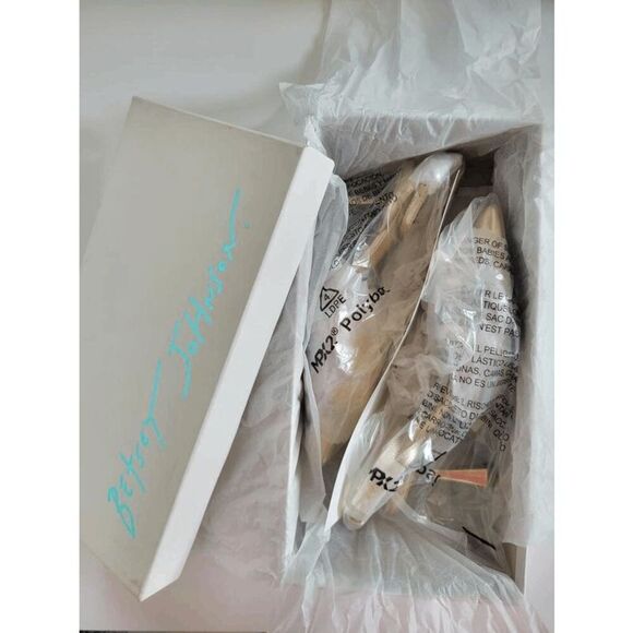 ✨ BETSEY JOHNSON Carli Gold Flower Ornament Pumps MSRP $139 SIZE 6,5 NEW IN BOX - Picture 15 of 17